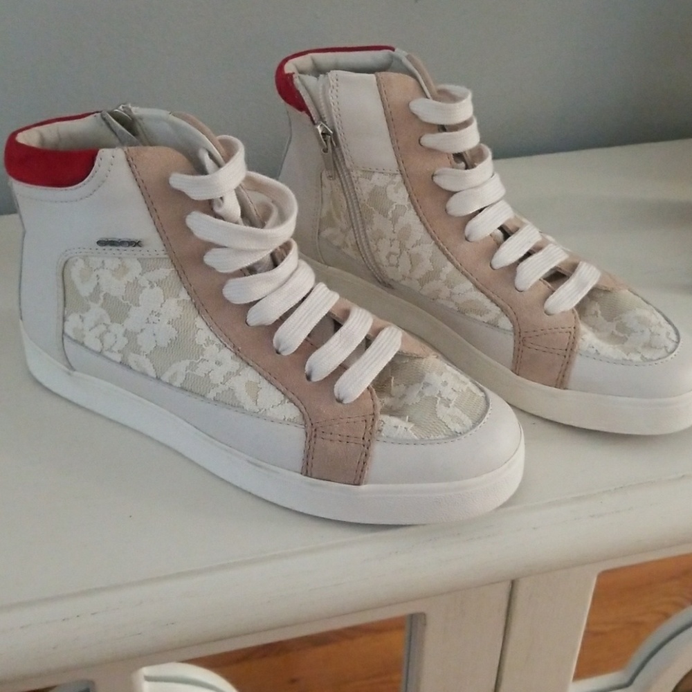 Sold Geox D womans trendy sneaker